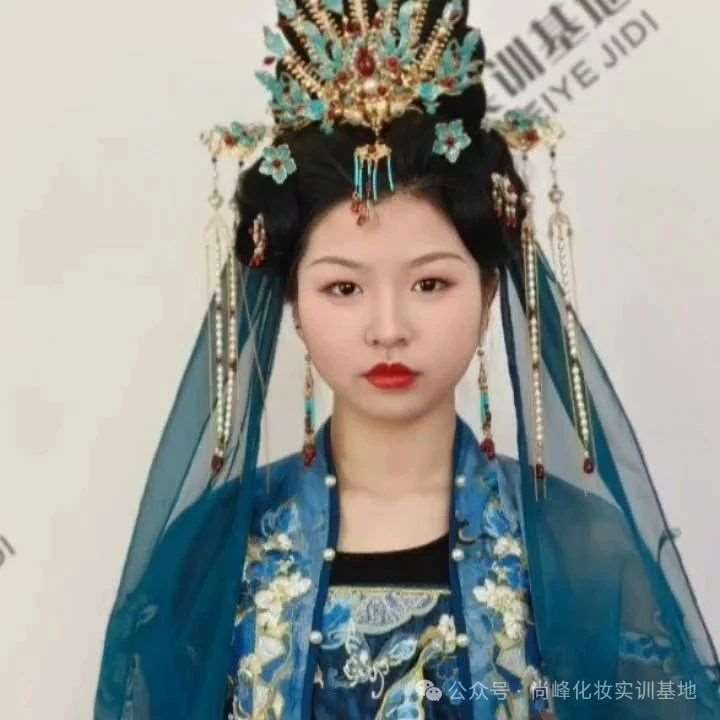 大连尚峰化妆培训